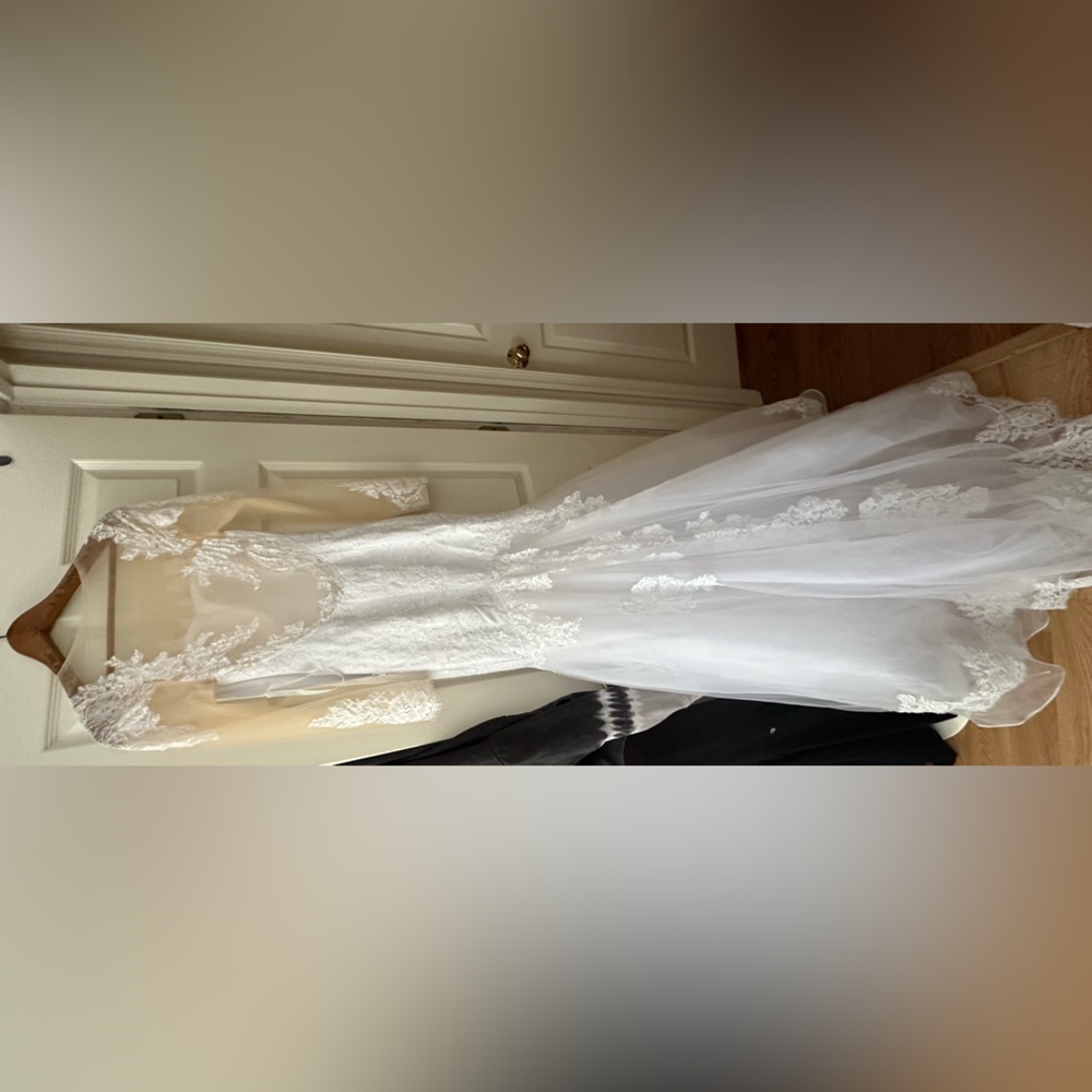 White mermaid wedding dress